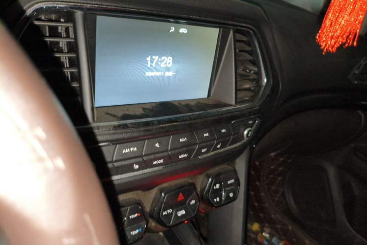 Used GAC Trumpchi GS4 2017 235T Automatic Two-Wheel Drive Luxury Smart Connectivity Version Audio And AC Panel