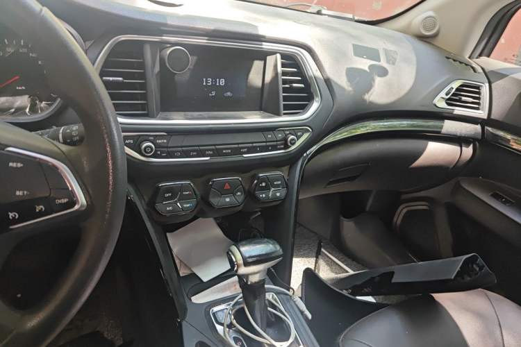 Used GAC Trumpchi GS4 2017 235T Automatic Two-Wheel Drive Elite Edition Audio And AC Panel
