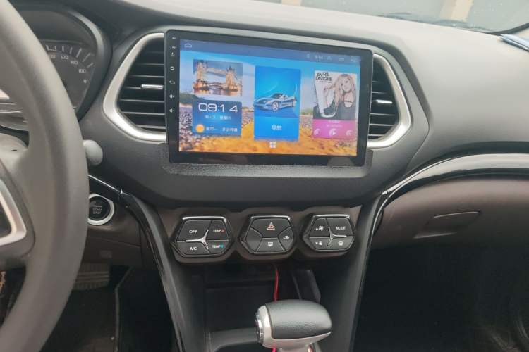 Used GAC Trumpchi GS4 2017 235T Automatic Two-Wheel Drive Elite Edition Audio And AC Panel
