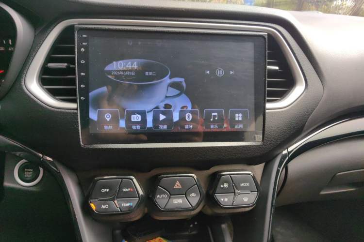 Used GAC Trumpchi GS4 2017 235T Automatic Two-Wheel Drive Luxury Smart Connectivity Version Audio And AC Panel