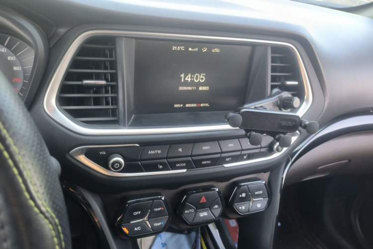 Used GAC Trumpchi GS4 2017 235T Automatic Two-Wheel Drive Luxury Smart Connectivity Version Audio And AC Panel