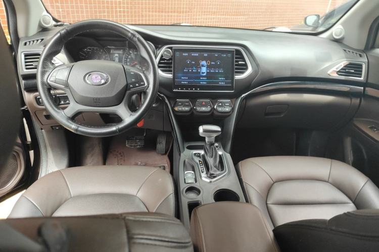 Used GAC Trumpchi GS4 2017 235T Automatic Two-Wheel Drive Elite Edition Center Console
