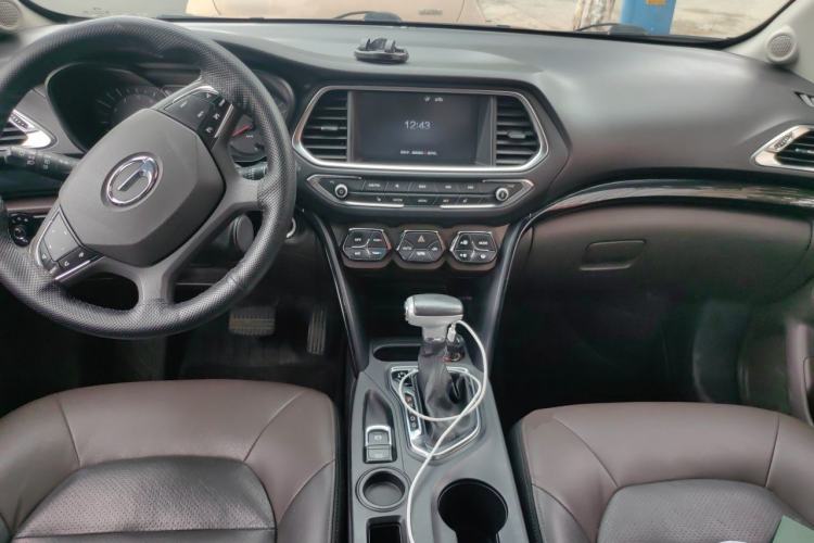 Used GAC Trumpchi GS4 2017 235T Automatic Two-Wheel Drive Luxury Smart Connectivity Version Center Console
