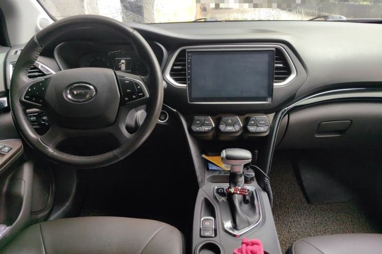Used GAC Trumpchi GS4 2017 235T Automatic Two-Wheel Drive Luxury Smart Connectivity Version Center Console
