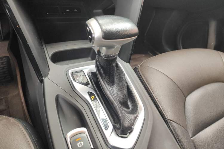 Used GAC Trumpchi GS4 2017 235T Automatic Two-Wheel Drive Elite Edition Gear Lever