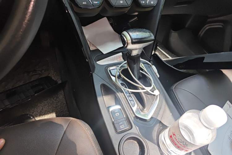 Used GAC Trumpchi GS4 2017 235T Automatic Two-Wheel Drive Elite Edition Gear Lever