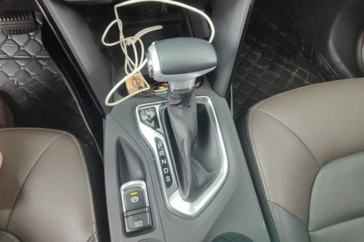 Used GAC Trumpchi GS4 2017 235T Automatic Two-Wheel Drive Luxury Smart Connectivity Version Gear Lever