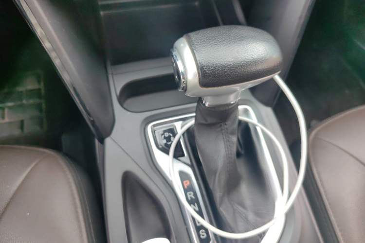 Used GAC Trumpchi GS4 2017 235T Automatic Two-Wheel Drive Luxury Smart Connectivity Version Gear Lever