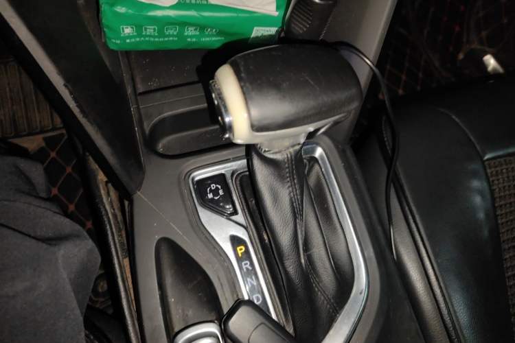 Used GAC Trumpchi GS4 2017 235T Automatic Two-Wheel Drive Luxury Smart Connectivity Version Gear Lever