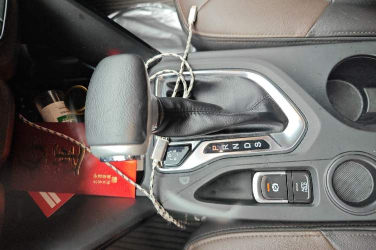 Used GAC Trumpchi GS4 2017 235T Automatic Two-Wheel Drive Luxury Smart Connectivity Version Gear Lever