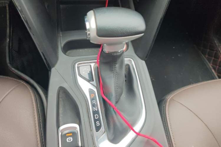Used GAC Trumpchi GS4 2017 235T Automatic Two-Wheel Drive Elite Edition Gear Lever
