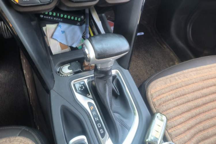 Used GAC Trumpchi GS4 2017 235T Automatic Two-Wheel Drive Luxury Smart Connectivity Version Gear Lever