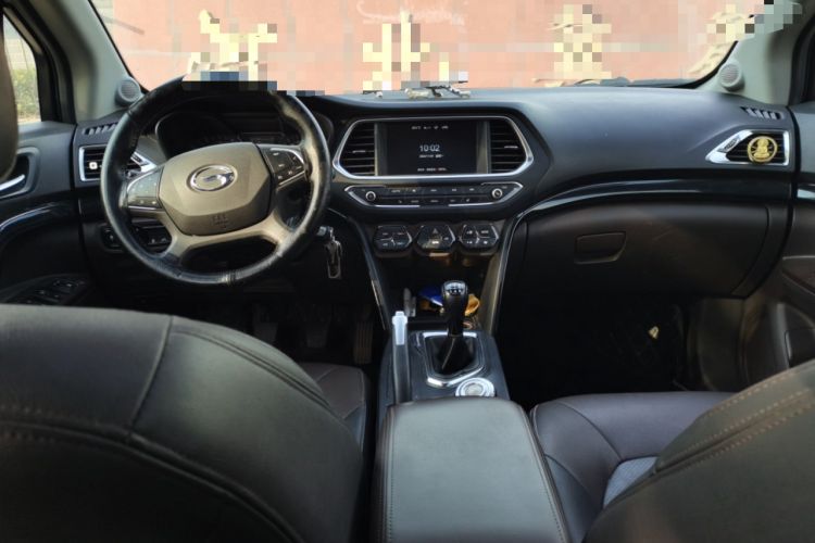 Used GAC Trumpchi GS4 2017 235T Manual Two-Wheel Drive Luxury Edition Interior 2