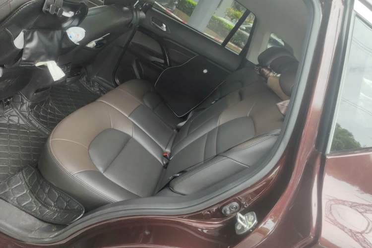 Used GAC Trumpchi GS4 2017 235T Automatic Two-Wheel Drive Luxury Smart Connectivity Version Left Rear Seat