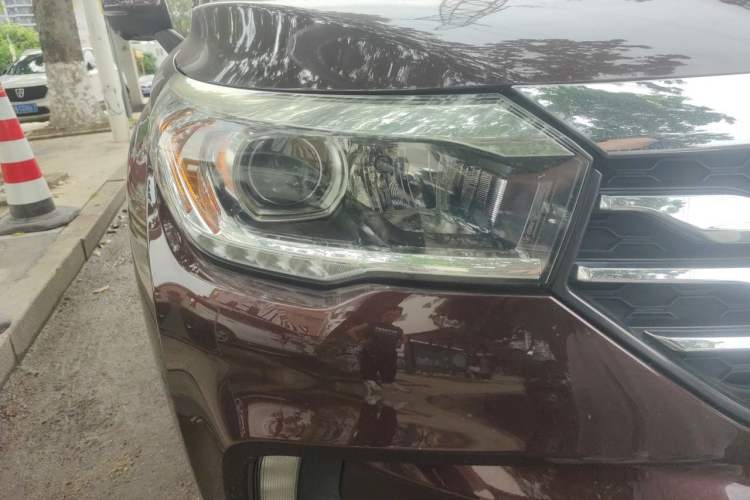 Used GAC Trumpchi GS4 2017 235T Automatic Two-Wheel Drive Luxury Smart Connectivity Version Right Front Headlight