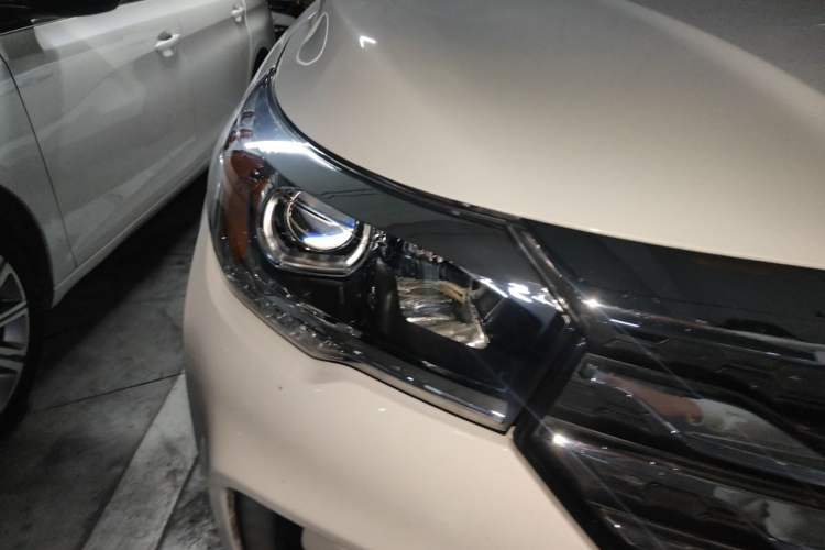Used GAC Trumpchi GS4 2017 235T Automatic Two-Wheel Drive Luxury Smart Connectivity Version Right Front Headlight