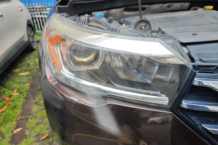 Used GAC Trumpchi GS4 2017 235T Automatic Two-Wheel Drive Luxury Smart Connectivity Version Right Front Headlight