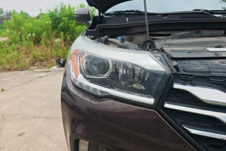 Used GAC Trumpchi GS4 2017 235T Automatic Two-Wheel Drive Elite Edition Right Front Headlight