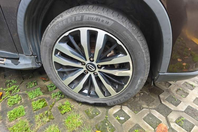 Used GAC Trumpchi GS4 2017 235T Automatic Two-Wheel Drive Luxury Smart Connectivity Version Right Front Wheel Hub