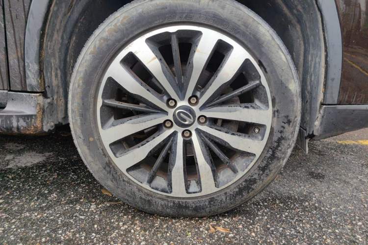 Used GAC Trumpchi GS4 2017 235T Automatic Two-Wheel Drive Luxury Smart Connectivity Version Right Front Wheel Hub