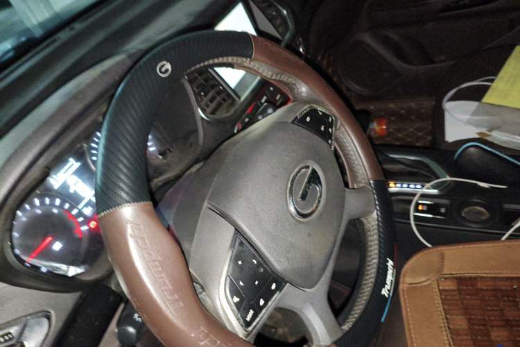 Used GAC Trumpchi GS4 2017 235T Automatic Two-Wheel Drive Luxury Smart Connectivity Version Steering Wheel