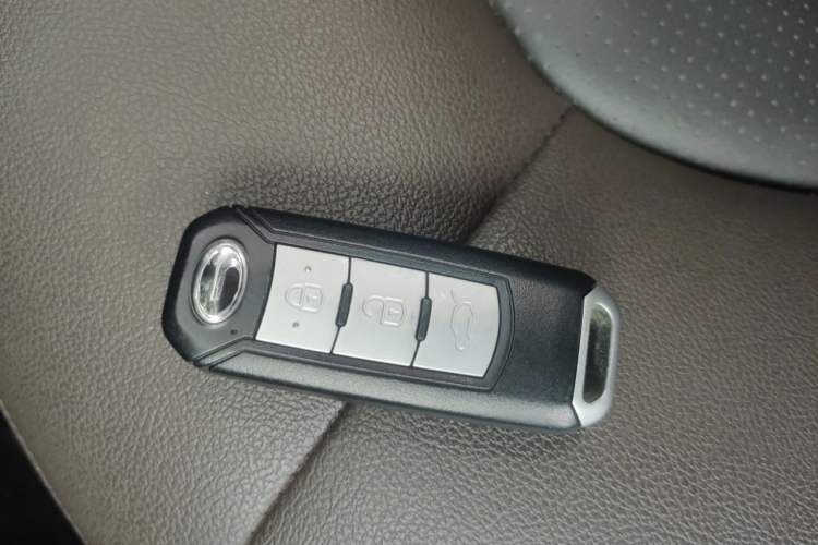Used GAC Trumpchi GS4 2017 235T Automatic Two-Wheel Drive Luxury Smart Connectivity Version Vehicle Key