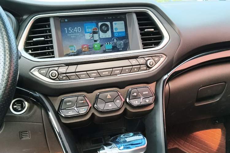 Used GAC Trumpchi GS4 2017 235T Automatic Two-Wheel Drive Elite Edition Audio And AC Panel
