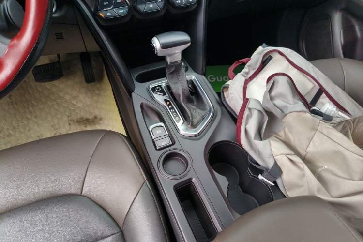 Used GAC Trumpchi GS4 2017 235T Automatic Two-Wheel Drive Elite Edition Gear Lever