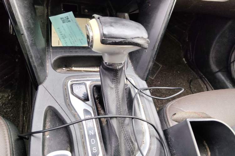 Used GAC Trumpchi GS4 2017 235T Automatic Two-Wheel Drive Luxury Smart Connectivity Version Gear Lever