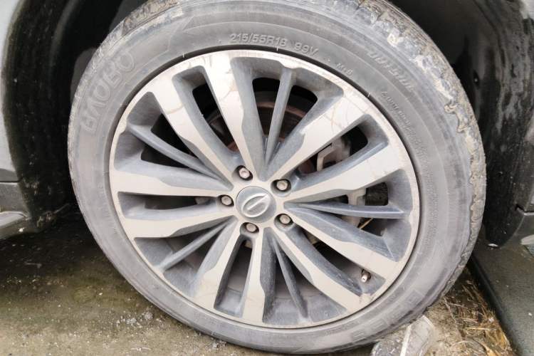 Used GAC Trumpchi GS4 2017 235T Automatic Two-Wheel Drive Luxury Smart Connectivity Version Right Front Wheel Hub