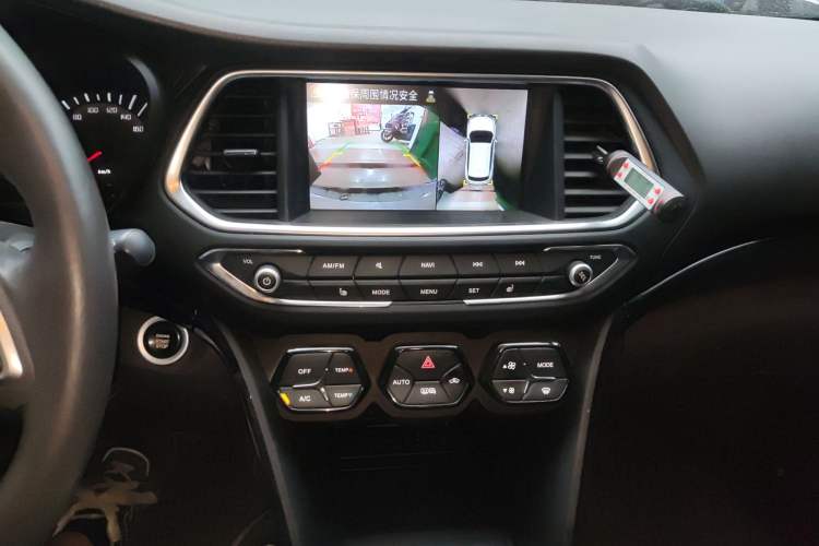 Used GAC Trumpchi GS4 2017 235T Automatic Two-Wheel Drive Luxury Smart Connectivity Version Audio And AC Panel