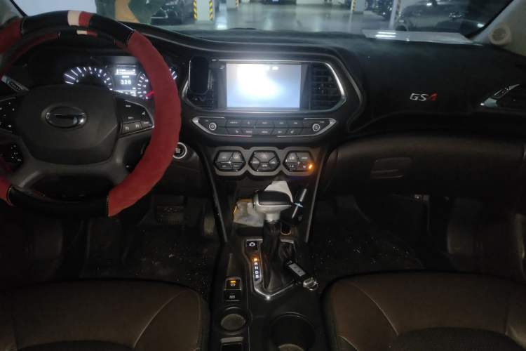 Used GAC Trumpchi GS4 2017 235T Automatic Two-Wheel Drive Luxury Smart Connectivity Version Audio And AC Panel