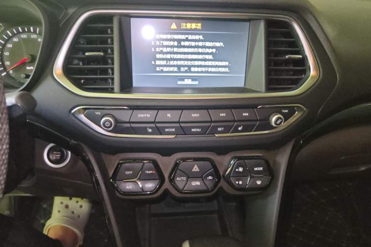 Used GAC Trumpchi GS4 2017 235T Automatic Two-Wheel Drive Luxury Smart Connectivity Version Audio And AC Panel