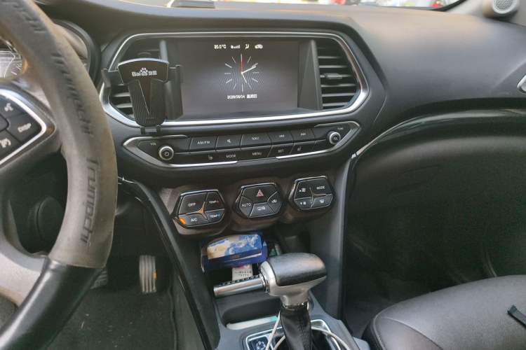 Used GAC Trumpchi GS4 2017 235T Automatic Two-Wheel Drive Luxury Smart Connectivity Version Audio And AC Panel