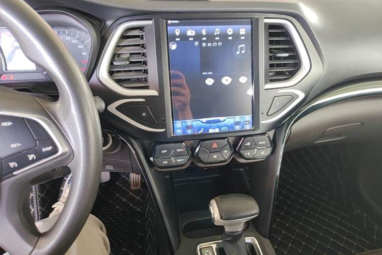 Used GAC Trumpchi GS4 2017 235T Automatic Two-Wheel Drive Elite Edition Audio And AC Panel