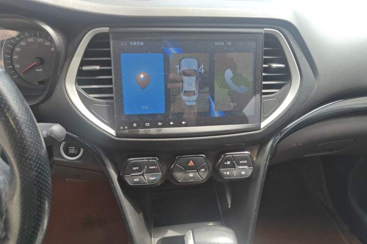 Used GAC Trumpchi GS4 2017 200T G-DCT Two-Wheel Drive Elite Edition Audio And AC Panel