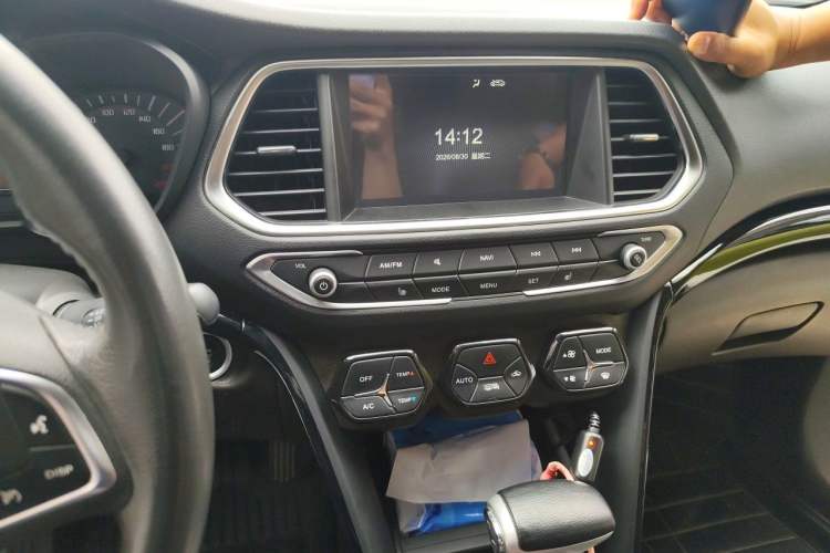 Used GAC Trumpchi GS4 2017 235T Automatic Two-Wheel Drive Luxury Smart Connectivity Version Audio And AC Panel