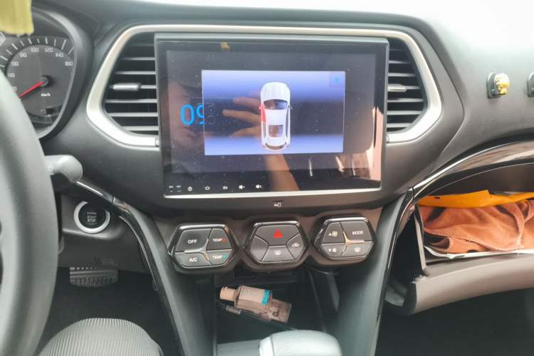 Used GAC Trumpchi GS4 2017 200T G-DCT Two-Wheel Drive Elite Edition Audio And AC Panel