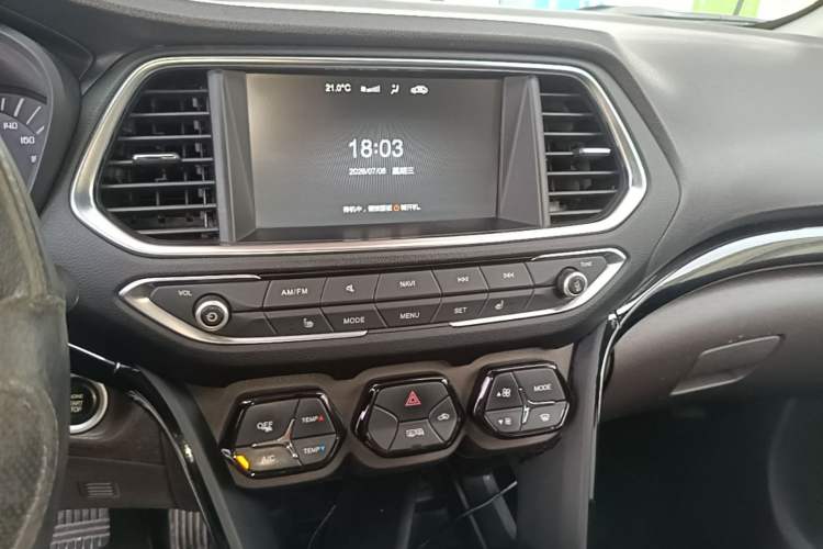Used GAC Trumpchi GS4 2017 235T G-DCT Two-Wheel Drive Luxury Edition Audio And AC Panel