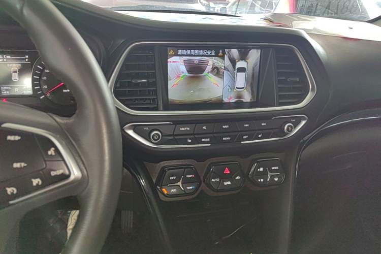 Used GAC Trumpchi GS4 2017 235T Automatic Two-Wheel Drive Luxury Smart Connectivity Version Audio And AC Panel