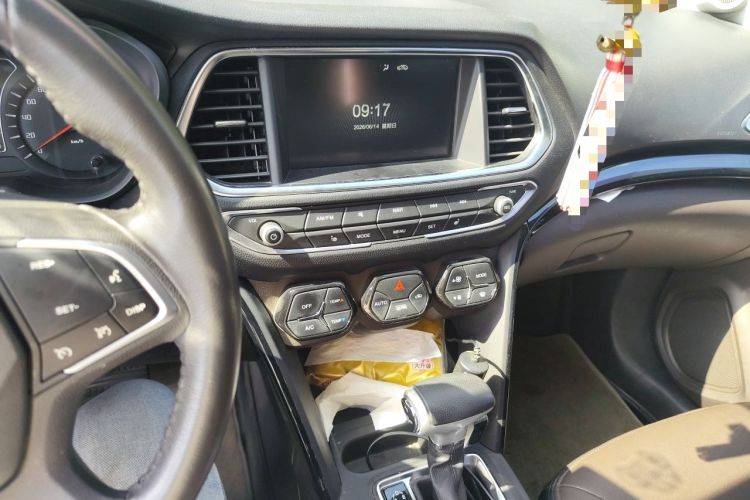 Used GAC Trumpchi GS4 2017 235T Automatic Two-Wheel Drive Luxury Smart Connectivity Version Audio And AC Panel