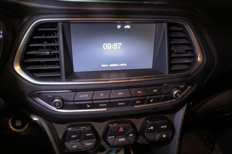 Used GAC Trumpchi GS4 2017 235T Automatic Two-Wheel Drive Luxury Smart Connectivity Version Audio And AC Panel