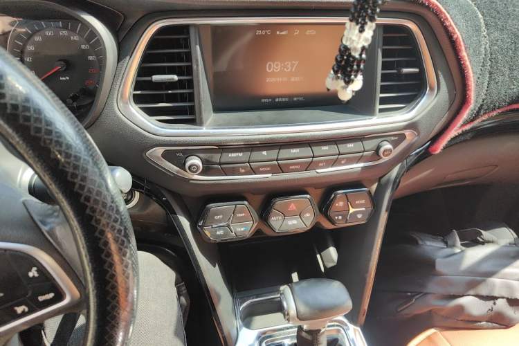 Used GAC Trumpchi GS4 2017 235T Automatic Two-Wheel Drive Prestige Edition Audio And AC Panel