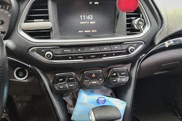 Used GAC Trumpchi GS4 2017 235T Automatic Two-Wheel Drive Luxury Smart Connectivity Version Audio And AC Panel