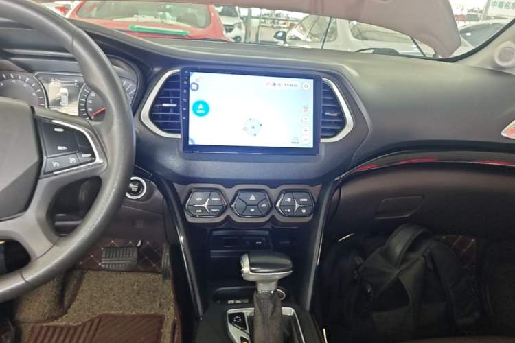 Used GAC Trumpchi GS4 2017 200T G-DCT Two-Wheel Drive Elite Edition Audio And AC Panel