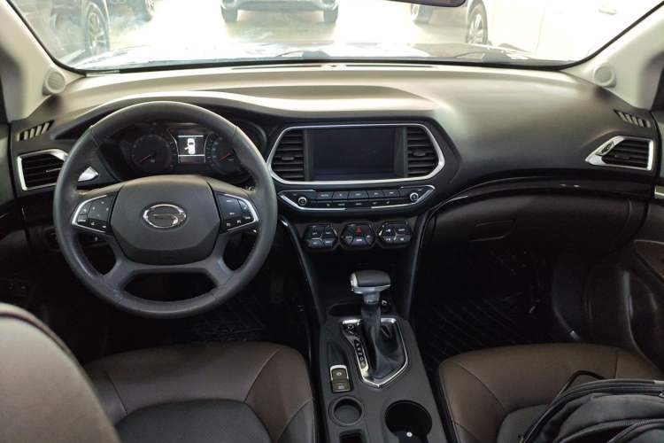 Used GAC Trumpchi GS4 2017 235T Automatic Two-Wheel Drive Luxury Smart Connectivity Version Center Console