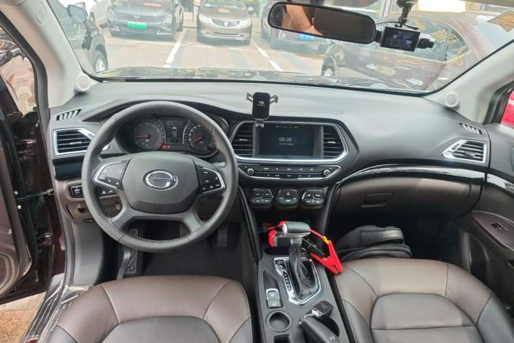 Used GAC Trumpchi GS4 2017 235T Automatic Two-Wheel Drive Luxury Smart Connectivity Version Center Console