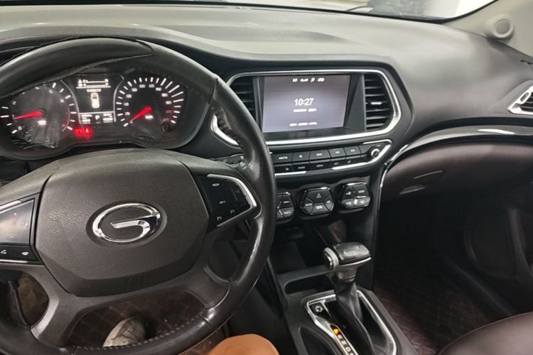 Used GAC Trumpchi GS4 2017 235T Automatic Two-Wheel Drive Luxury Smart Connectivity Version Center Console
