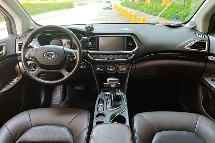 Used GAC Trumpchi GS4 2017 235T Automatic Two-Wheel Drive Luxury Smart Connectivity Version Center Console