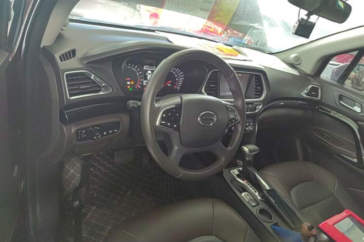 Used GAC Trumpchi GS4 2017 235T Automatic Two-Wheel Drive Luxury Smart Connectivity Version Center Console